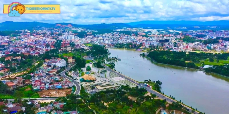 Lâm Đồng có khí hậu ôn hoà, mát mẻ quanh năm