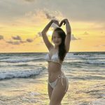 99+ Ảnh Gái Xinh Mặc Bikini Trắng: Vẻ Đẹp Thanh Khiết Đốn Tim