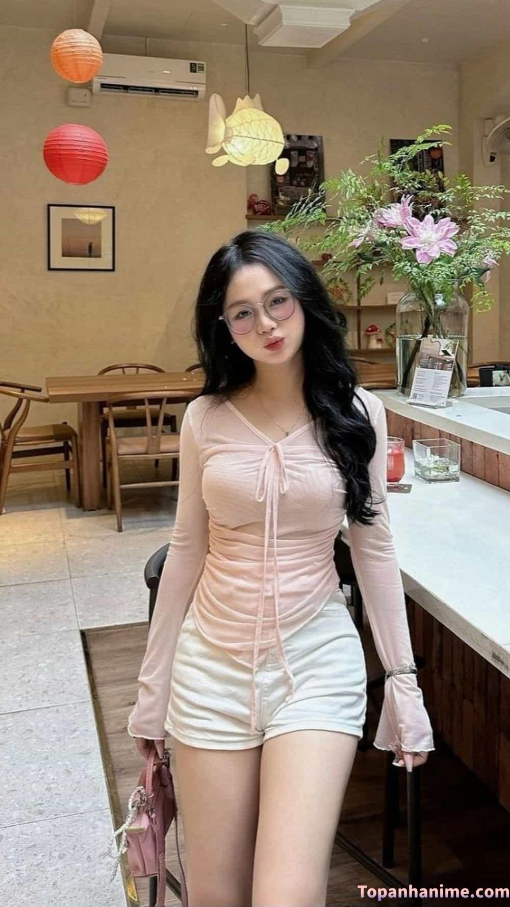 ảnh gái mặc đồ bó sát 9