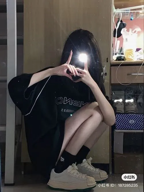Ảnh Che Mặt Con Gái Avatar Cute 37