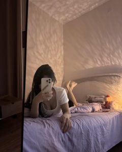 119+ Ảnh Gái Xinh Che Mặt Bằng Điện Thoại Đẹp Mê Ly