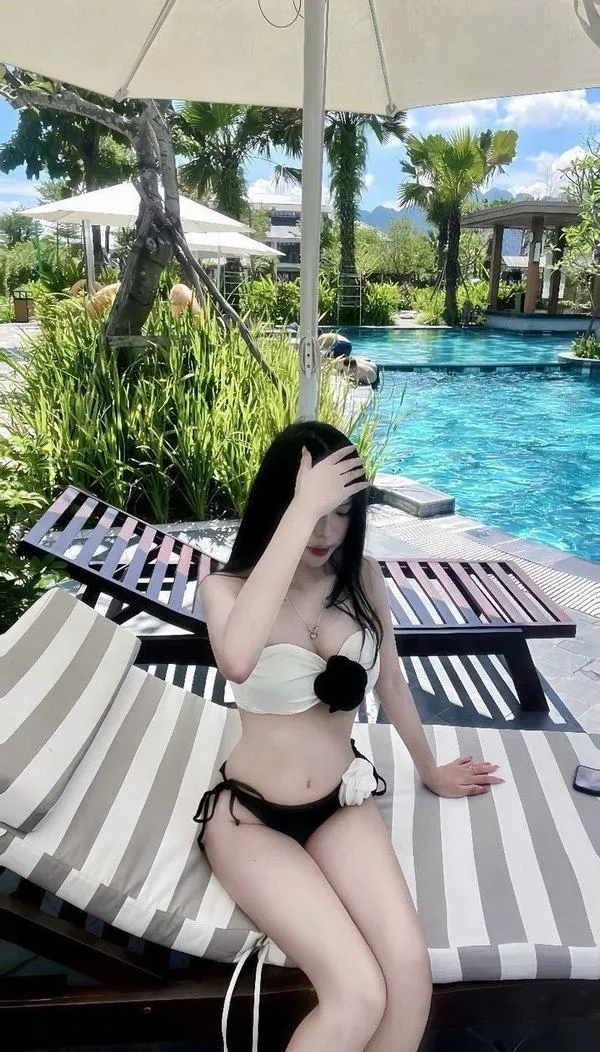 Ảnh Gái Xinh Mặc Bikini Che Mặt 71
