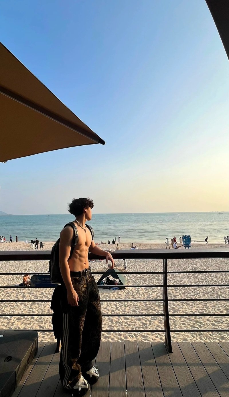 Ảnh trai 6 múi khoe body 6