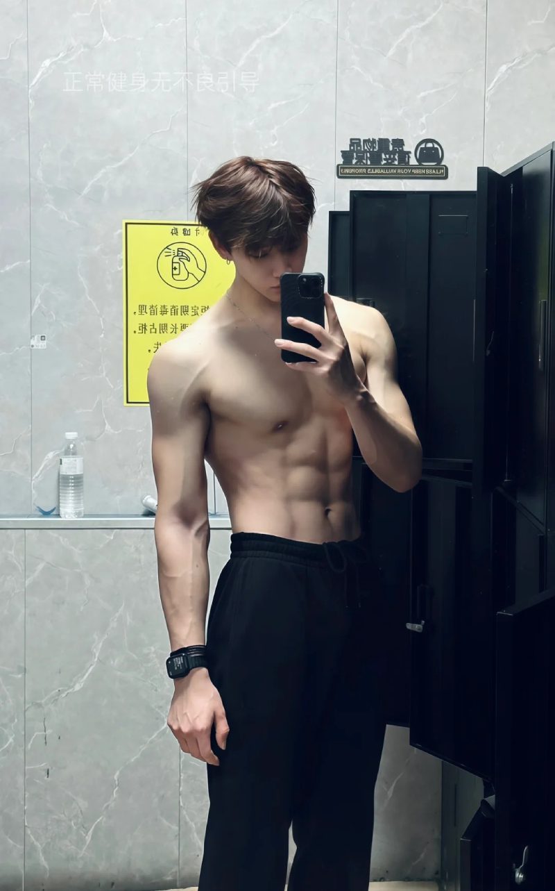 Ảnh trai đẹp sáu múi body săn chắc 14