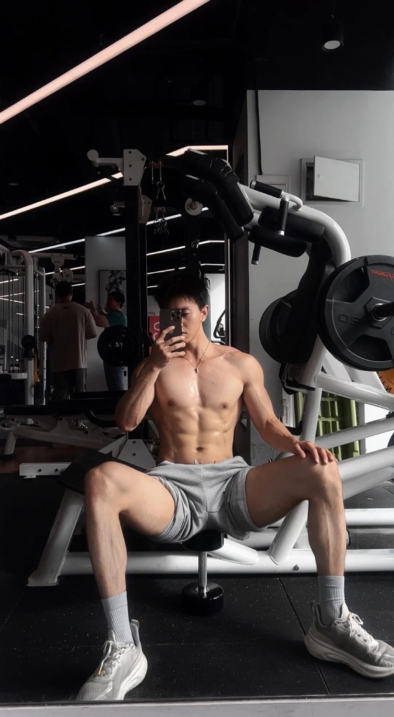 Ảnh trai đẹp sáu múi body săn chắc 10