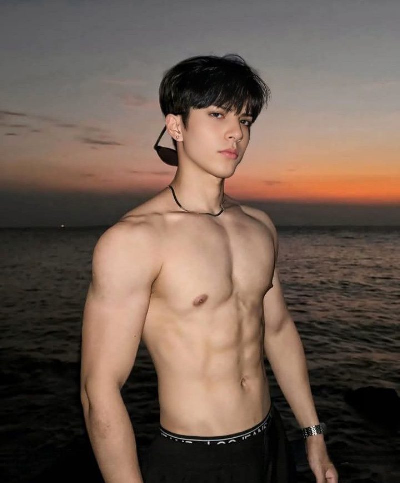 Ảnh trai đẹp sáu múi body săn chắc 18