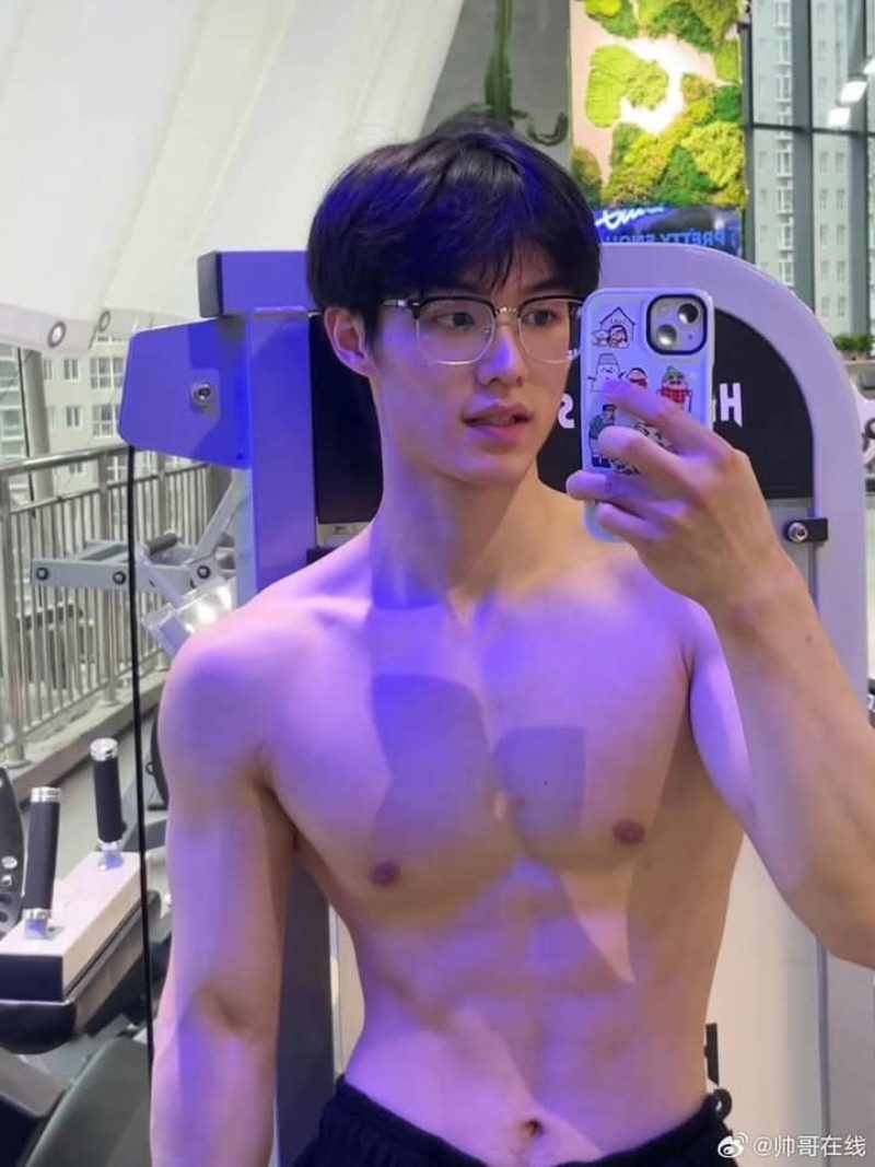 Ảnh trai đẹp sáu múi body săn chắc 1
