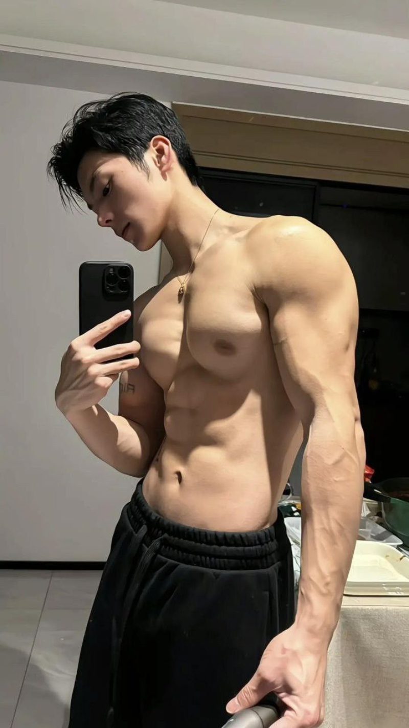 Ảnh trai đẹp sáu múi body săn chắc 5