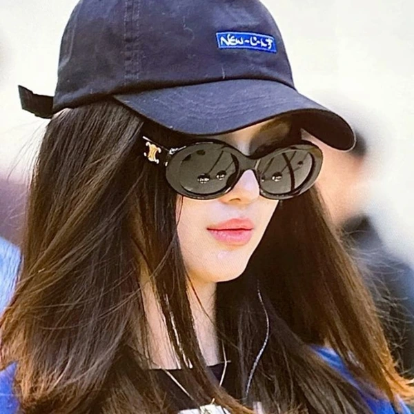 Stylish Girl DP 38