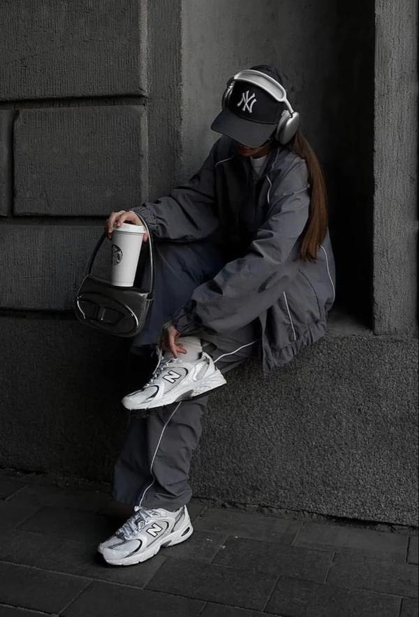 Stylish Girl DP 40