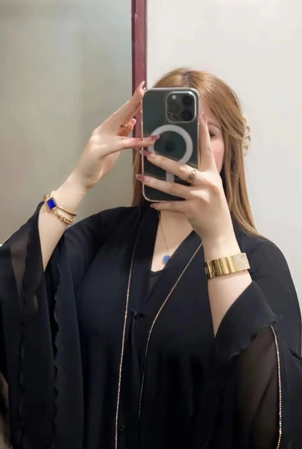 Stylish Girl DP 41
