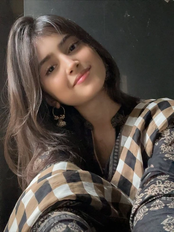 Stylish Girl DP 42