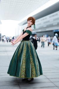 Khám Phá 129+ Ảnh Elsa và Anna Cosplay Đẹp Mê Ly: Biến Hóa Kỳ Diệu Của Nữ Hoàng Băng Giá