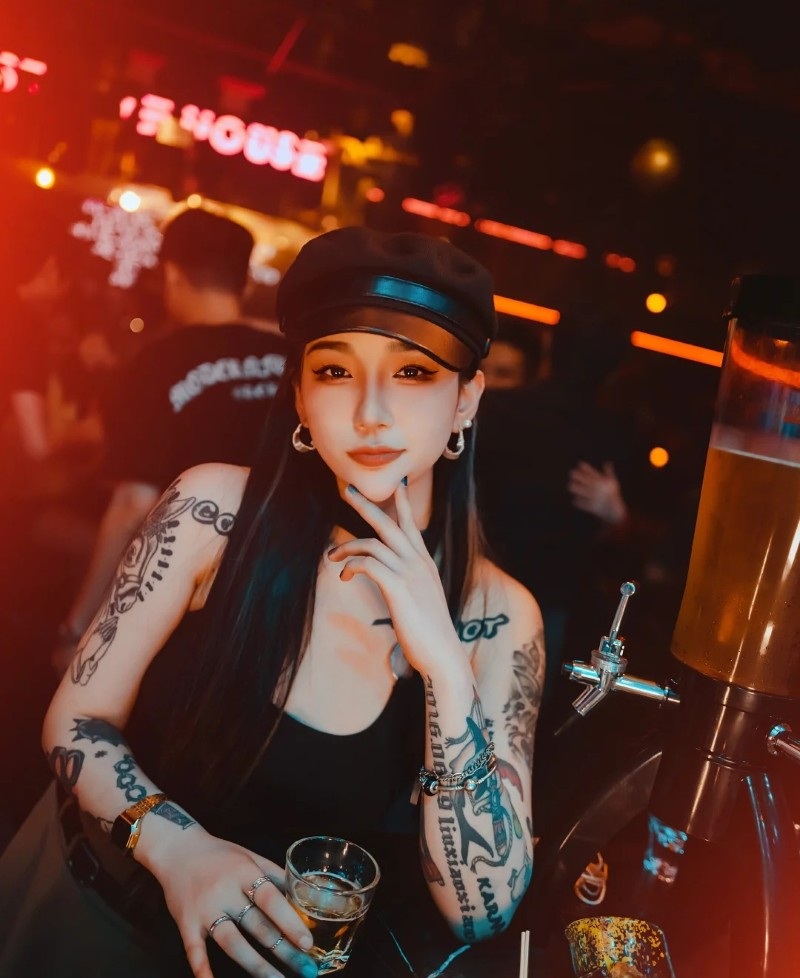 gái quán bar 26