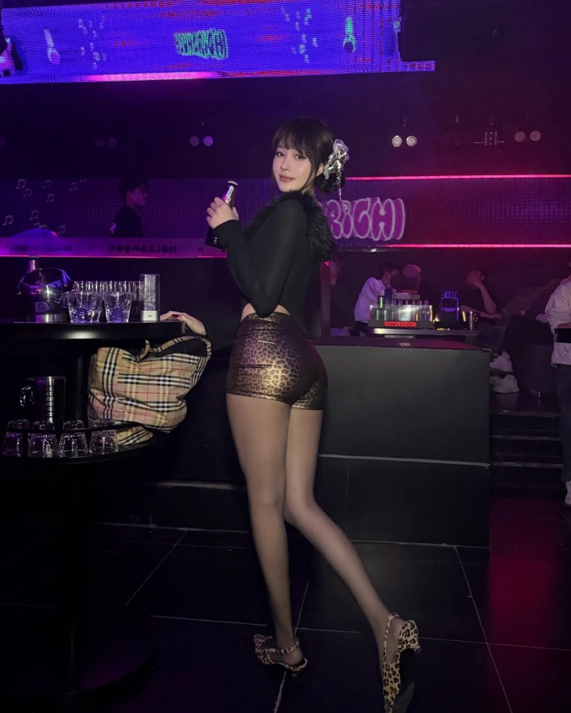 gái quán bar 36