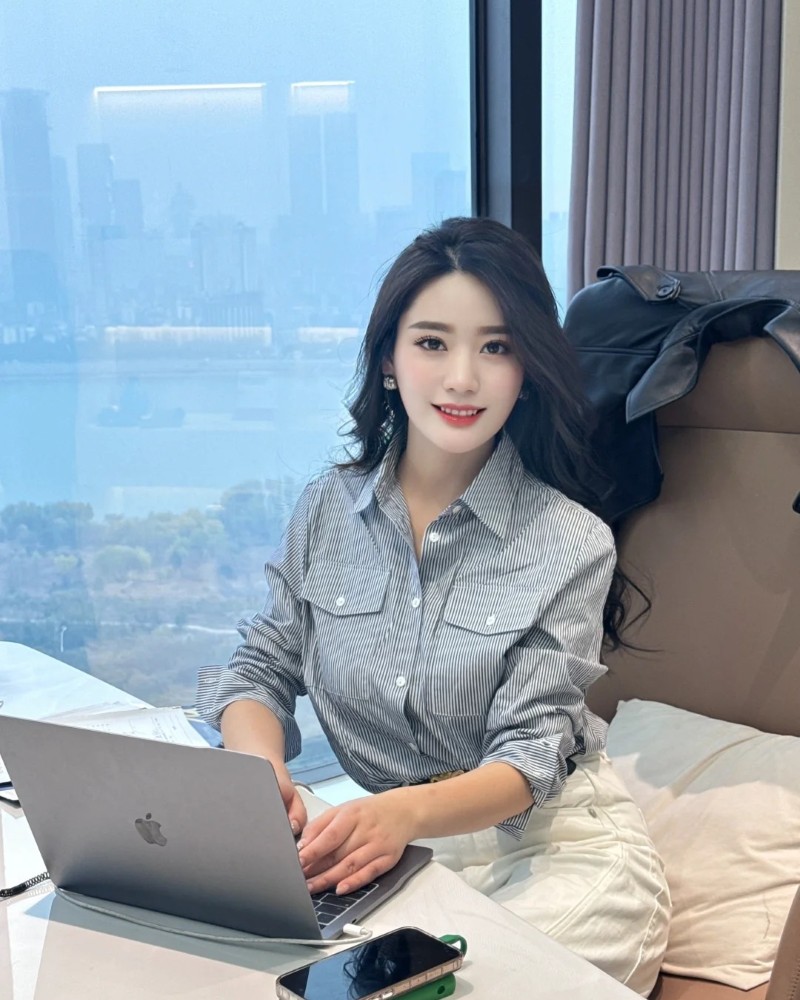 Gái văn phòng 19
