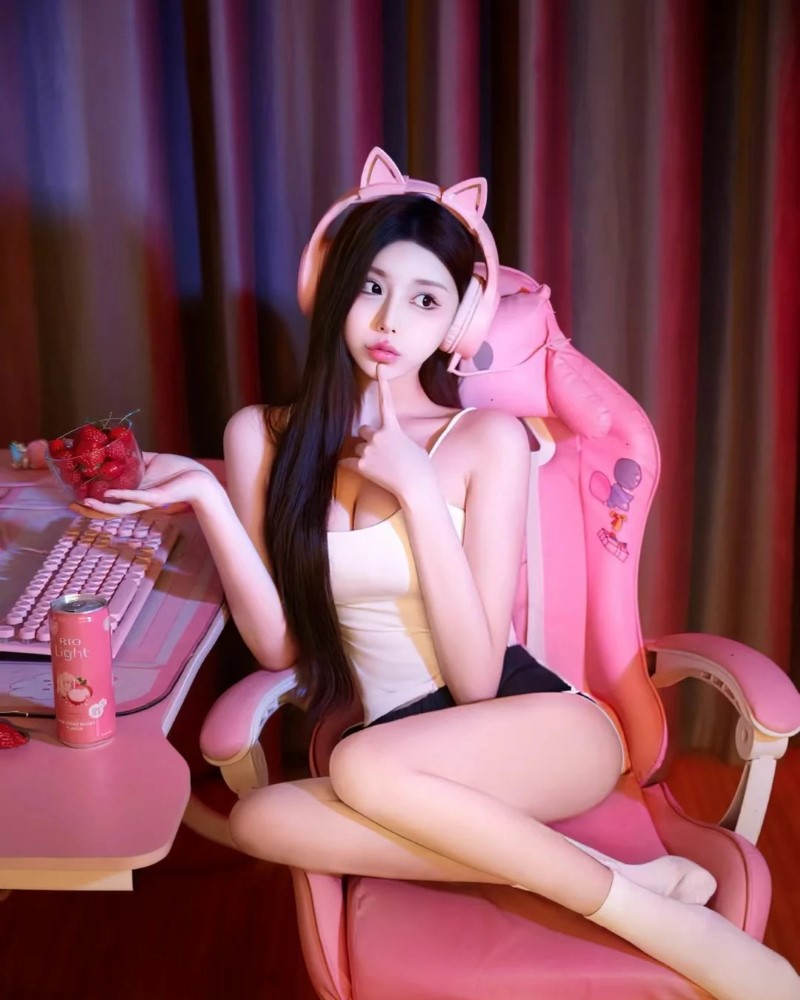 Gái xinh live stream 19