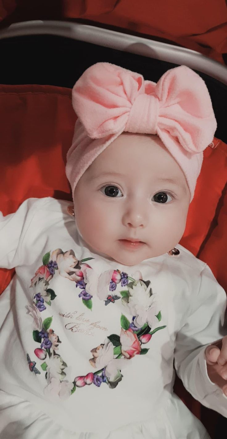Hình Ảnh Em Bé Sơ Sinh Dễ Thương 10