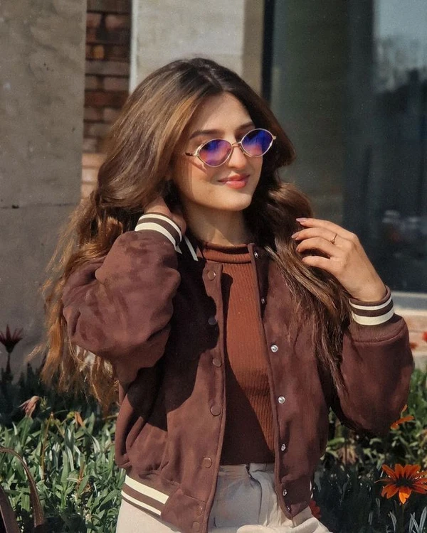 Stylish Girl DP 53