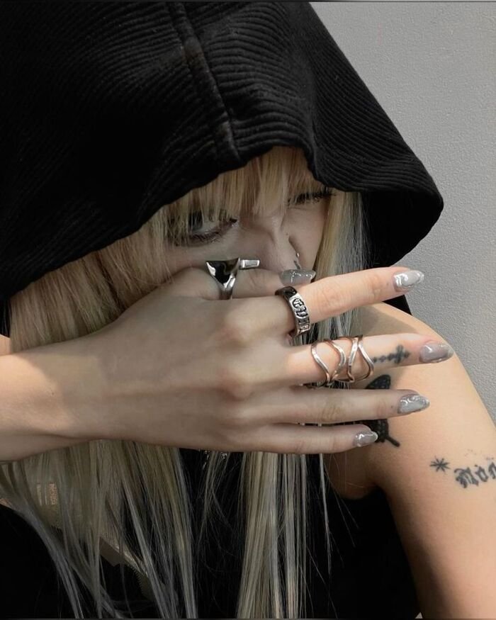 Stylish Girl DP 12