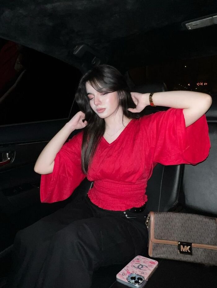 Stylish Girl DP 16