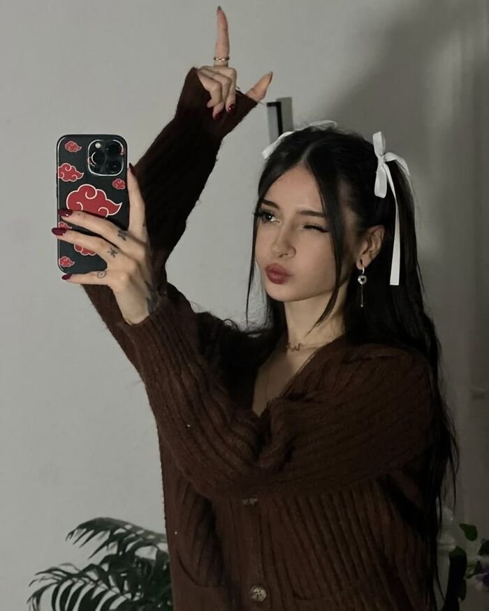 Stylish Girl DP 20
