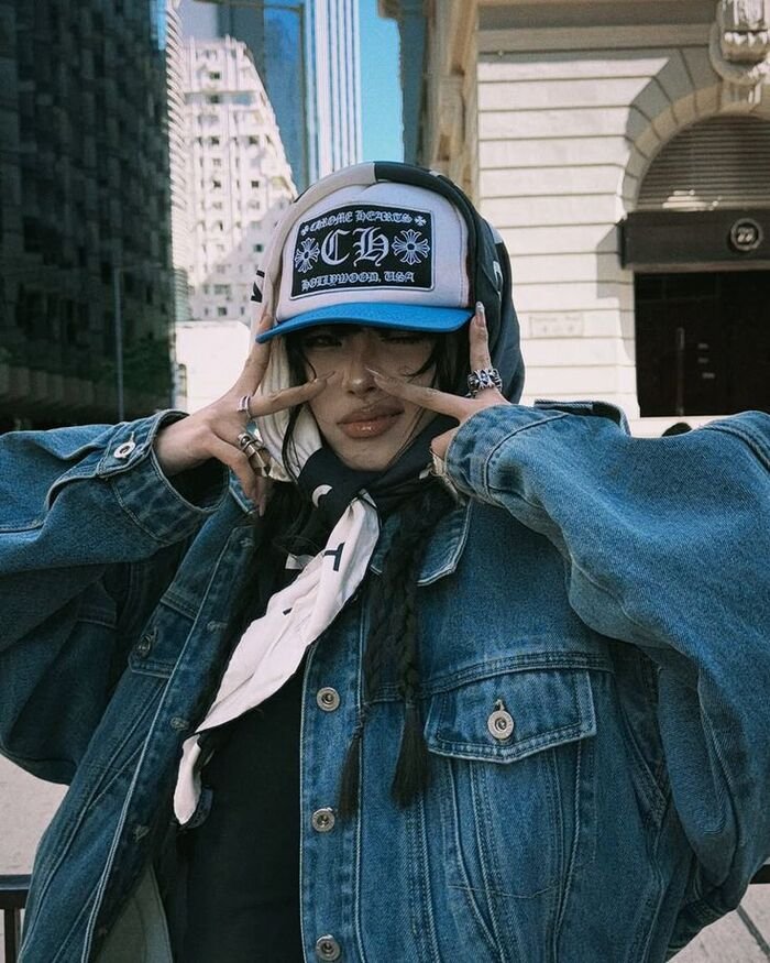 Stylish Girl DP 28