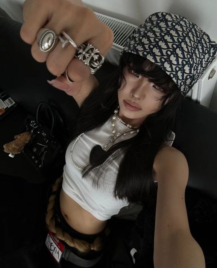 Stylish Girl DP 29