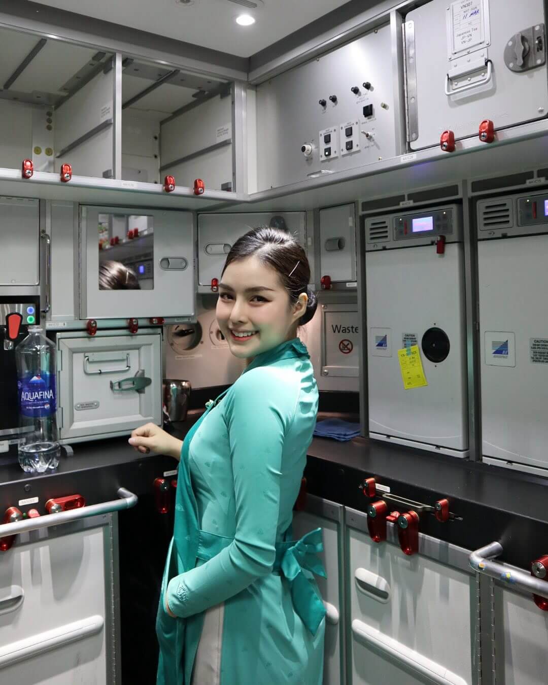 ảnh tiếp viên vietnam airline xinh đẹp 11