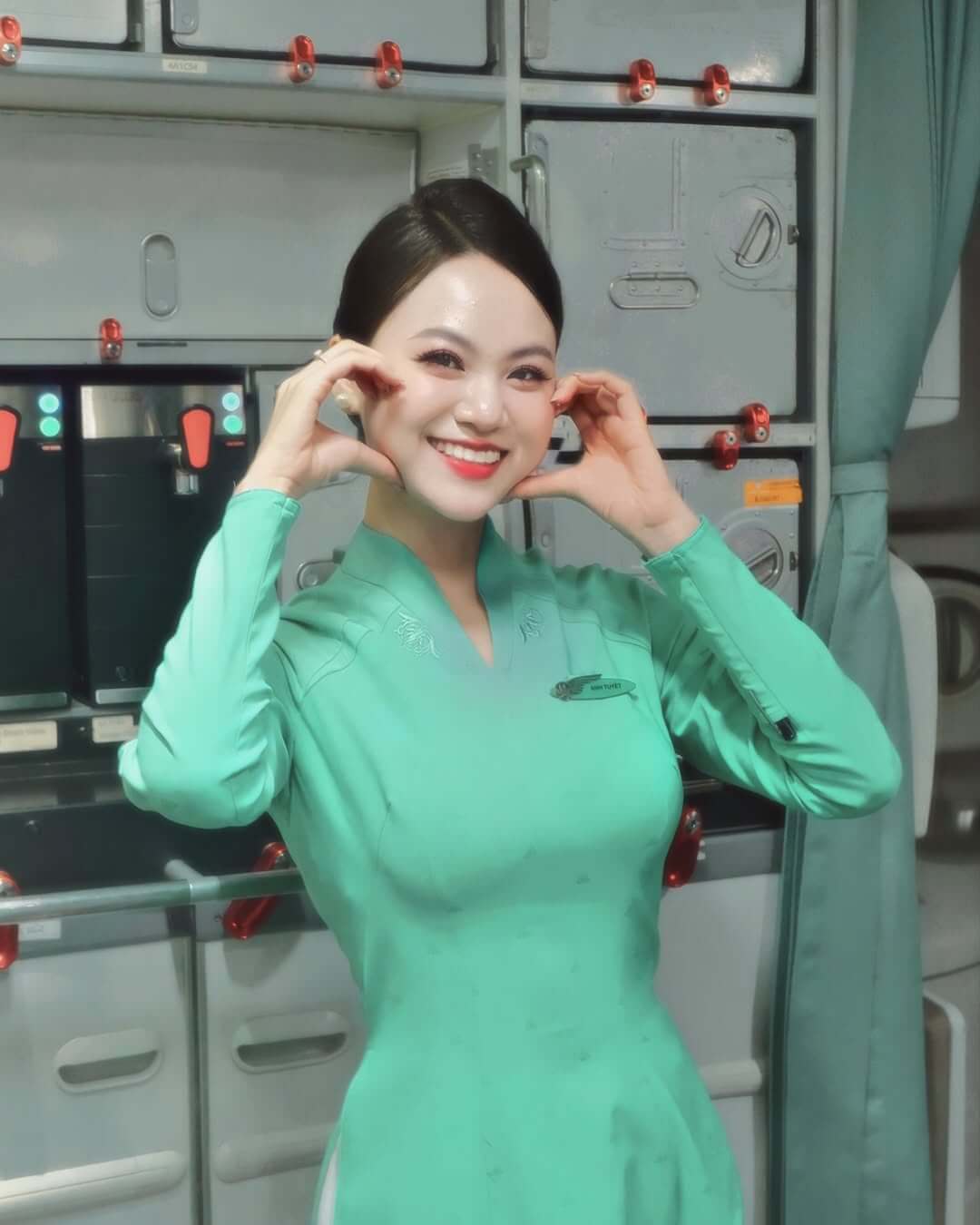 ảnh tiếp viên vietnam airline xinh đẹp 14