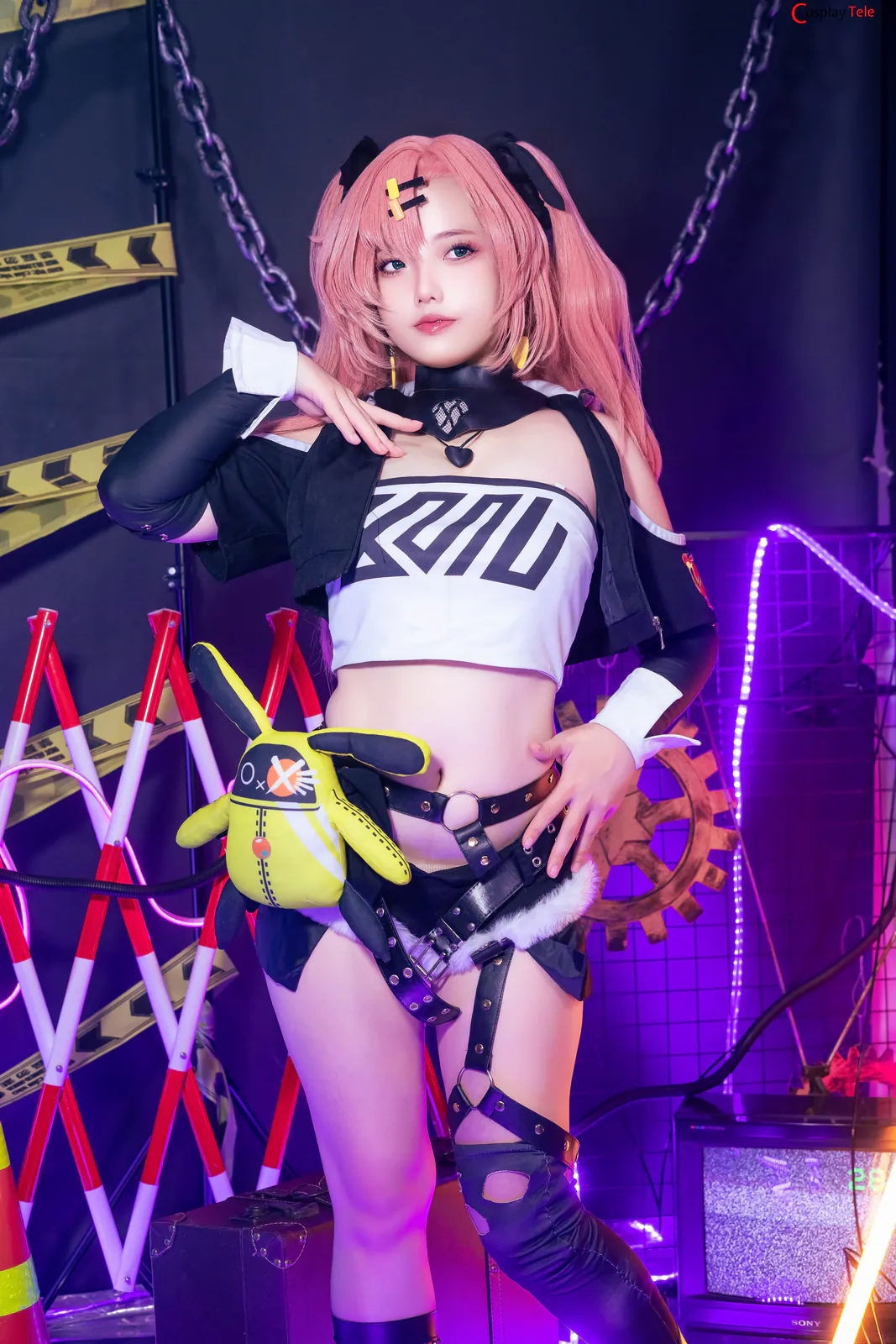 Messie Huang cosplay Nicole Demara 14