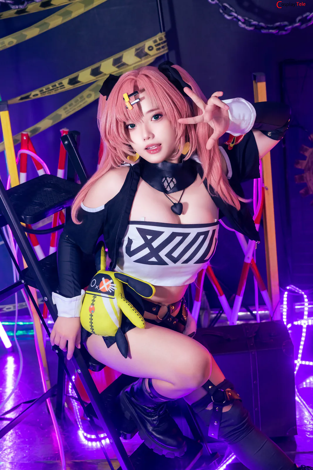 Messie Huang cosplay Nicole Demara 6